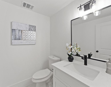 1207 Cavalcade Street - Photo Thumbnail 11