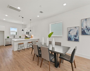 1207 Cavalcade Street - Photo Thumbnail 7
