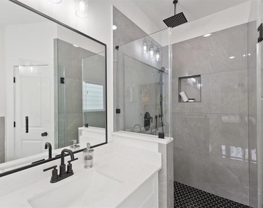1207 Cavalcade Street - Photo Thumbnail 17