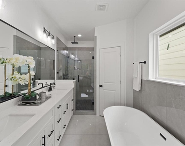 1207 Cavalcade Street - Photo Thumbnail 14