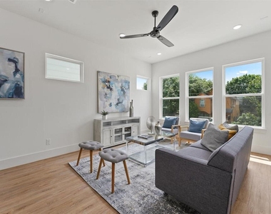 1207 Cavalcade Street - Photo Thumbnail 2