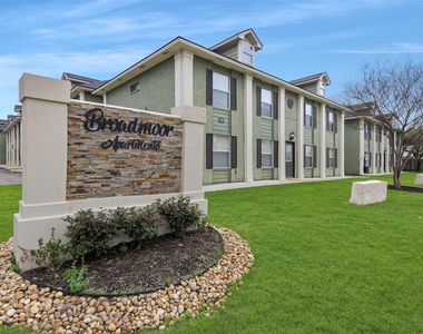 1511 Broadmoor Drive - Photo Thumbnail 1