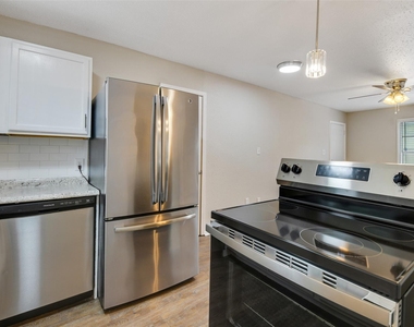 1511 Broadmoor Drive - Photo Thumbnail 2