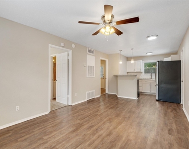 1511 Broadmoor Drive - Photo Thumbnail 3