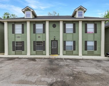 1511 Broadmoor Drive - Photo Thumbnail 7