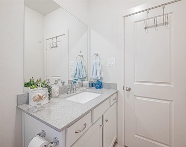 6021 Cypress Street - Photo Thumbnail 24