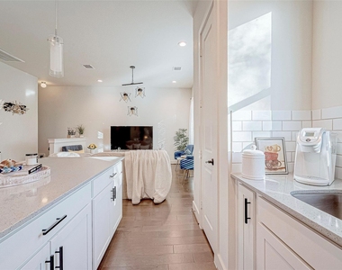 6021 Cypress Street - Photo Thumbnail 17