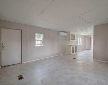 914 Davis Street - Photo Thumbnail 7