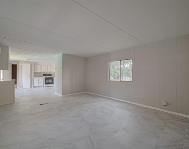 914 Davis Street - Photo Thumbnail 8