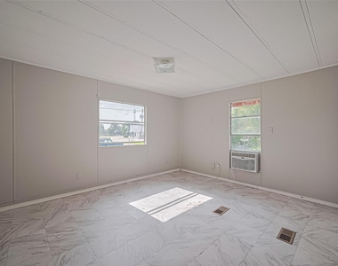 914 Davis Street - Photo Thumbnail 24