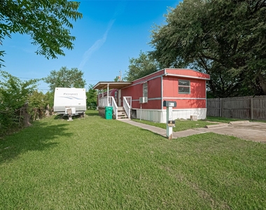 914 Davis Street - Photo Thumbnail 1