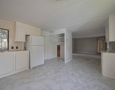 914 Davis Street - Photo Thumbnail 11