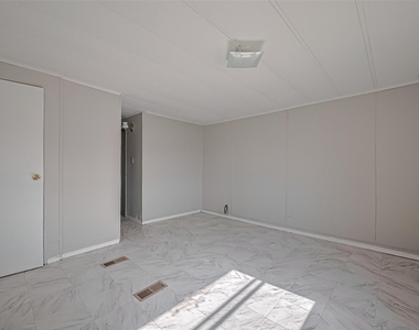 914 Davis Street - Photo Thumbnail 22