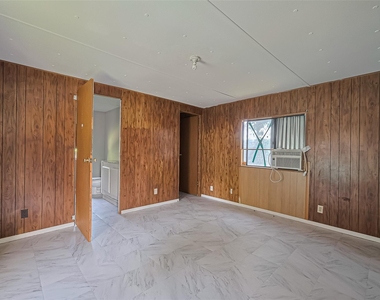914 Davis Street - Photo Thumbnail 15