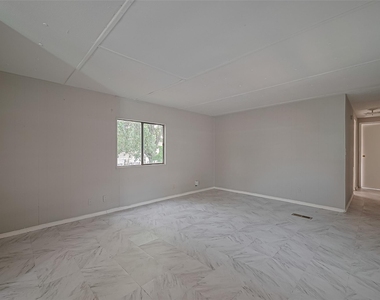 914 Davis Street - Photo Thumbnail 9