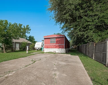914 Davis Street - Photo Thumbnail 4