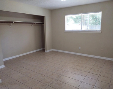 2515 Heritage Colony Drive - Photo Thumbnail 7