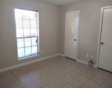2515 Heritage Colony Drive - Photo Thumbnail 10
