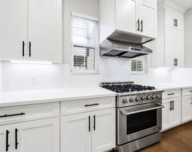 1421 W 23rd Street - Photo Thumbnail 13