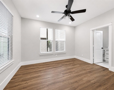 1421 W 23rd Street - Photo Thumbnail 4
