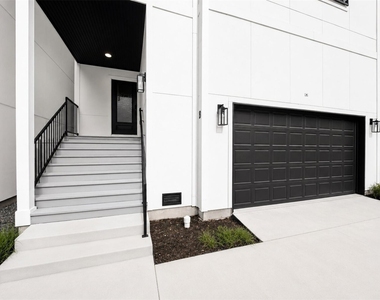 1421 W 23rd Street - Photo Thumbnail 1