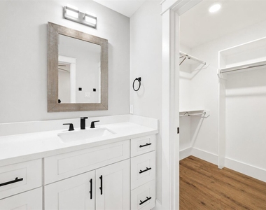 1421 W 23rd Street - Photo Thumbnail 6