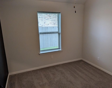 7020 Terra Lane - Photo Thumbnail 6