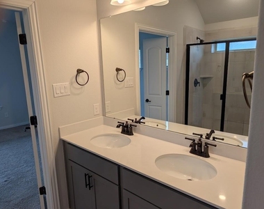 7020 Terra Lane - Photo Thumbnail 17