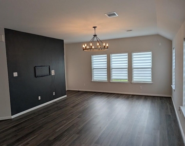 7020 Terra Lane - Photo Thumbnail 11