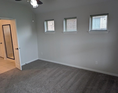 7020 Terra Lane - Photo Thumbnail 14