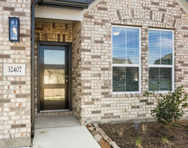 32407 Hamilton Crest Court - Photo Thumbnail 3