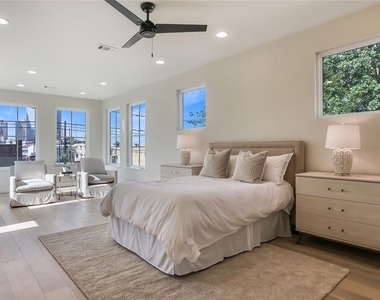 1112 Dart Street - Photo Thumbnail 7