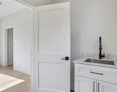 1112 Dart Street - Photo Thumbnail 17