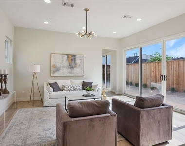 1112 Dart Street - Photo Thumbnail 3