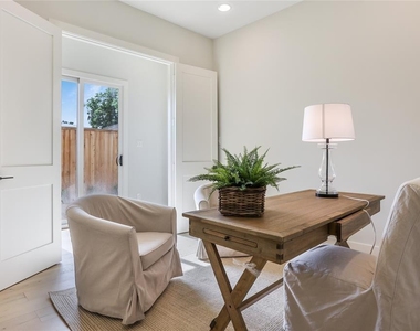1112 Dart Street - Photo Thumbnail 6
