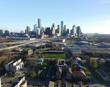 1112 Dart Street - Photo Thumbnail 24