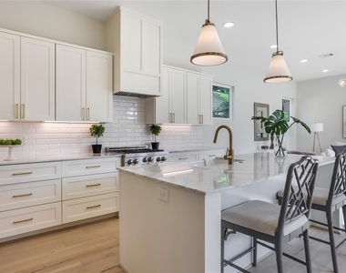 1112 Dart Street - Photo Thumbnail 5