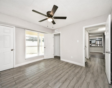 781 Country Place Drive - Photo Thumbnail 5