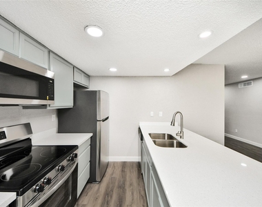 781 Country Place Drive - Photo Thumbnail 10