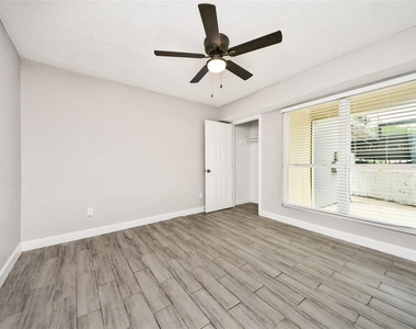 781 Country Place Drive - Photo Thumbnail 3
