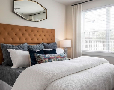 2425 Bell Street - Photo Thumbnail 5