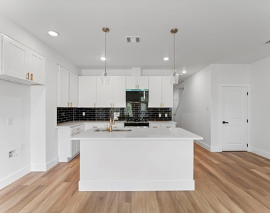 8205 Carver Road - Photo Thumbnail 4