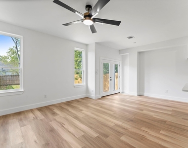 8205 Carver Road - Photo Thumbnail 7