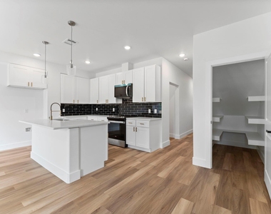 8205 Carver Road - Photo Thumbnail 6