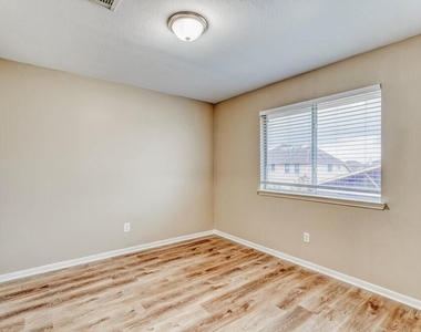 6207 Winter Oak Street - Photo Thumbnail 11