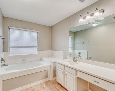 6207 Winter Oak Street - Photo Thumbnail 9
