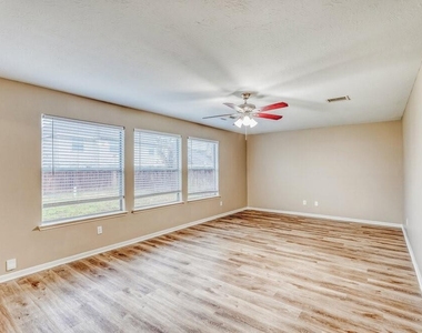 6207 Winter Oak Street - Photo Thumbnail 2