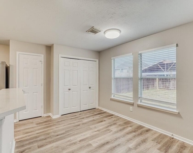 6207 Winter Oak Street - Photo Thumbnail 10
