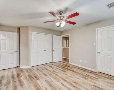 6207 Winter Oak Street - Photo Thumbnail 8