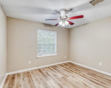 6207 Winter Oak Street - Photo Thumbnail 12
